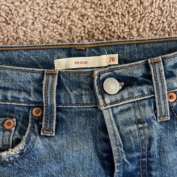Levi's Wedgie Jeans Medium Wash - size 26 - Picture 2 of 7
